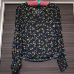 ユニクロ　Vネック 長袖ブラウス Mサイズ