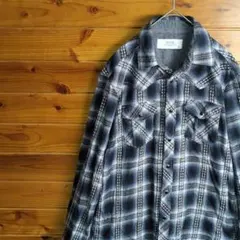オンブレチェックシャツ　長袖シャツ　ウエスタンシャツ　ドットボタン　白　黒　Ⅿ