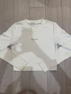 Calvin Klein Jeans 長袖クロップドTシャツ
