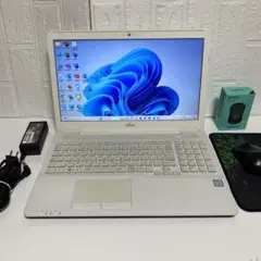Windows11 オフィス2024年Core i7 SSD 256GB 富士通