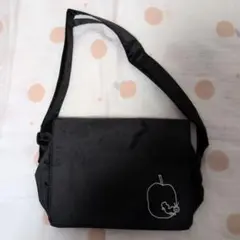 はらぺこあおむし ブラックショルダーバッグ