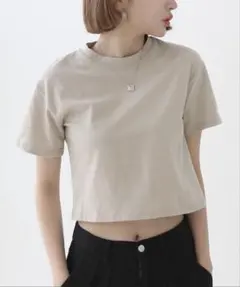 【タグ付き新品未使用品】ベージュ クロップド丈 半袖Tシャツ