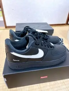 Nike Air Force 1 Supreme ブラック