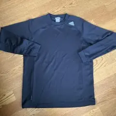 アディダス　長袖Tシャツ