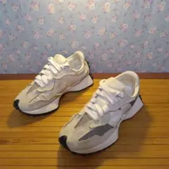 New Balance　327　ホワイト　23cm