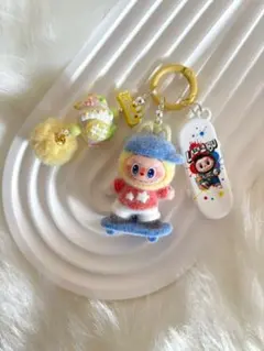 ラブブ キーホルダー スケートボード付き