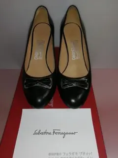 美　　品！　Salvtore Ferrgamo　フェラガモ パンプス