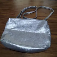 シルバー 合成皮革 ショルダーバッグ