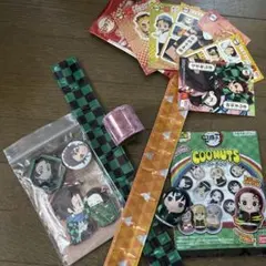 鬼滅の刃　グッズ　シール　バッチ他