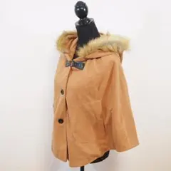 ポンチョ風コート ファー付きフード 大きめポケット カジュアル系 ブラウンＭ