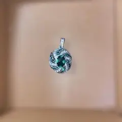 エメラルドグリーン　ストーン系　ヴィンテージ　ペンダントトップ