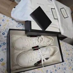 GUCCI Ace スニーカー ビジュー装飾 左右非対称のサムネイル