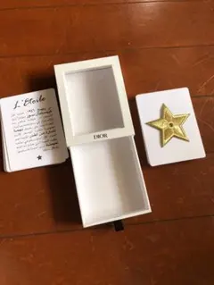 Dior ゴールド星型ブローチ ボックス付き