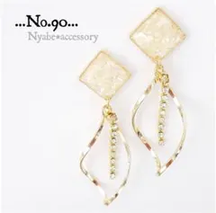 【90】ハンドメイドピアスイヤリング春ピアス大ぶりオフホワイトレジンシンプル