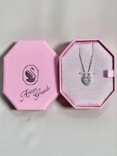 スワロフスキー Ariana Grande ハート型ネックレス 箱付き 美品
