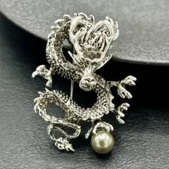 BC095 ブローチ ドラゴン 龍 竜 おしゃれ シルバー色 ピンブローチ