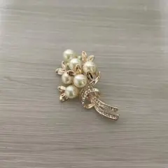 ブローチ　　パール風