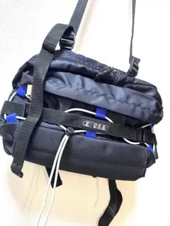 Champion ブラック ボディバッグ