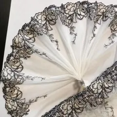 パールアイボリーカラーのお花刺繍チュールレース　1m　N-519