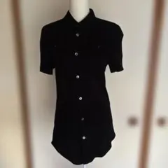 黒のショートスリーブシャツ