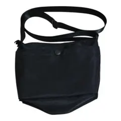 ブラックナイロンショルダーバッグ　肩がけ　お出かけに