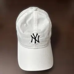 【新品未使用】ホワイト NYロゴ刺繍 ベースボールキャップ