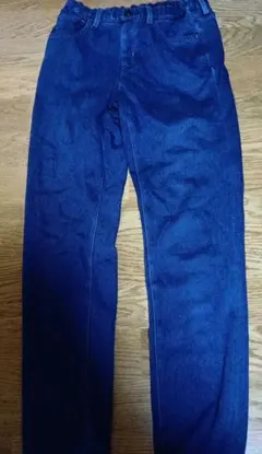 ユニクロ　ダークブルーデニムストレートパンツ