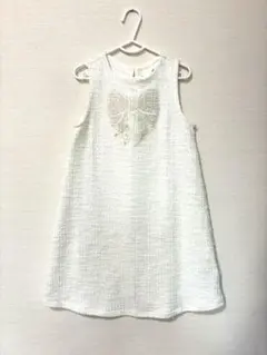 ホワイトリボン装飾ノースリーブワンピース