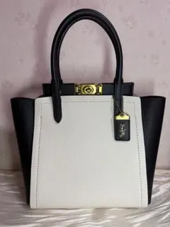 COACH コーチ　トループトート2WAYバッグホワイト&ブラック　バイカラー
