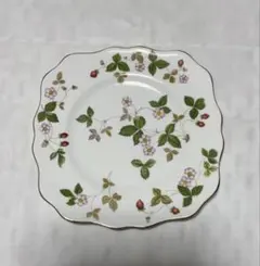 WEDGWOOD ワイルドストロベリースクエアプレート(廃盤ボーンチャイナ)