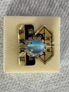 青いストーンのブローチピンズ