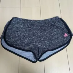 adidas グレー ショートパンツ　M