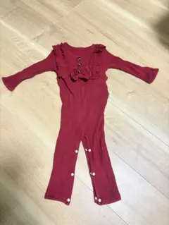 赤いフリル付きロンパース