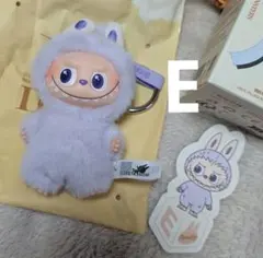 ラブブ イニシャル E ぬいぐるみ キーホルダー