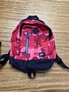 Nike 迷彩リュック 赤/黒
