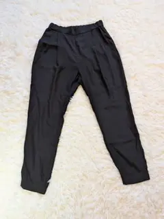 GU ジーユー 黒 ウエストゴム テーパードパンツ L