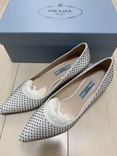 PRADA スタッズ パンプス ホワイトのサムネイル