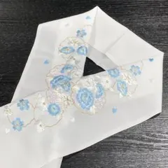 ☆新品未使用☆振袖・成人式・結婚式・卒業袴　白系水色花模様刺繍入り半衿　半襟