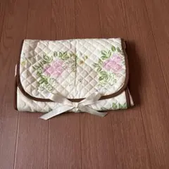 エレガント花柄キルティング　トラベルポーチ