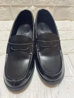 中古品　黒い合成皮革ローファー 中ヒール