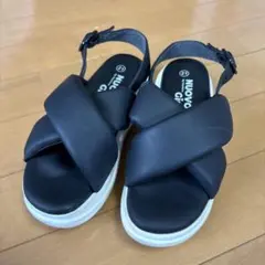 NUOVO Girl ブラックサンダル クロスストラップ　サイズ21