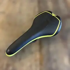 MERIDA 自転車用サドル ブラック×ネオンイエローのサムネイル