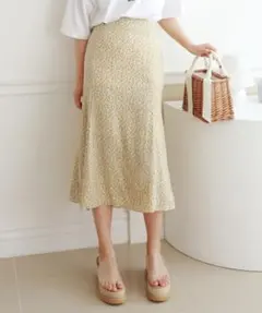 花柄 マーメイドスカート 膝下　イエロー　Isn't She?のサムネイル