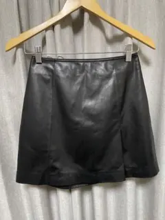 美品 FRAY I.D レザーライクアシメタックミニスカート 黒 0サイズのサムネイル