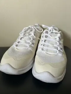 Nike ホワイト スニーカー　エアマックス　アクシス