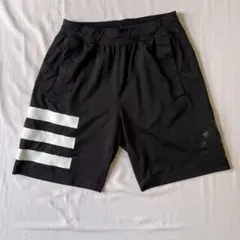 adidas 3本ライン 黒ショートパンツ