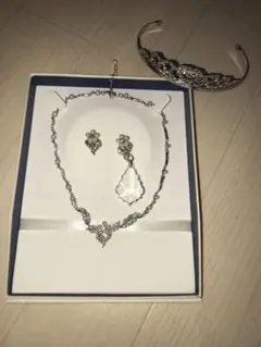 4点セット価格 ウエディング ネックレス イヤリング ティアラ