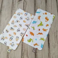 パンダ柄と恐竜柄のガーゼハンカチ(ハーフサイズ)