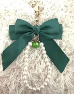 青リンゴチャーム付きリボンキーホルダー