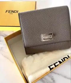 【最終値下げ】美品 FENDI 折り財布 グレージュ